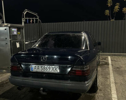 Синий Мерседес Е-Класс, объемом двигателя 2 л и пробегом 376 тыс. км за 3000 $, фото 2 на Automoto.ua