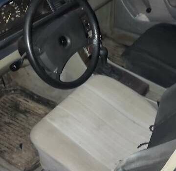 Синій Мерседес Е-Клас, об'ємом двигуна 2 л та пробігом 400 тис. км за 3500 $, фото 5 на Automoto.ua