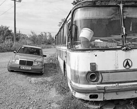 Синій Мерседес Е-Клас, об'ємом двигуна 2.3 л та пробігом 450 тис. км за 3000 $, фото 10 на Automoto.ua