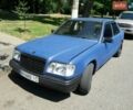 Синій Мерседес Е-Клас, об'ємом двигуна 2.6 л та пробігом 300 тис. км за 2700 $, фото 1 на Automoto.ua