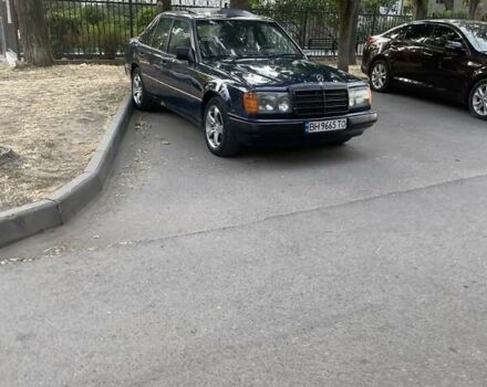 Синий Мерседес Е-Класс, объемом двигателя 2 л и пробегом 380 тыс. км за 2150 $, фото 1 на Automoto.ua