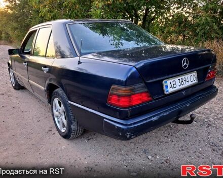 Синий Мерседес Е-Класс, объемом двигателя 2 л и пробегом 300 тыс. км за 1499 $, фото 3 на Automoto.ua