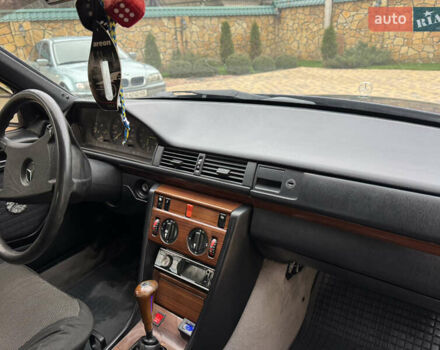 Синий Мерседес Е-Класс, объемом двигателя 2 л и пробегом 390 тыс. км за 1950 $, фото 14 на Automoto.ua