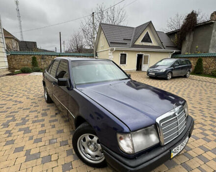 Синий Мерседес Е-Класс, объемом двигателя 2 л и пробегом 390 тыс. км за 1950 $, фото 7 на Automoto.ua