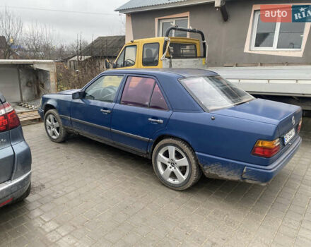 Синій Мерседес Е-Клас, об'ємом двигуна 2 л та пробігом 300 тис. км за 1700 $, фото 2 на Automoto.ua