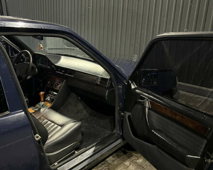 Синий Мерседес Е-Класс, объемом двигателя 2 л и пробегом 376 тыс. км за 3000 $, фото 7 на Automoto.ua