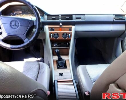 Синий Мерседес Е-Класс, объемом двигателя 2 л и пробегом 0 тыс. км за 1500 $, фото 8 на Automoto.ua