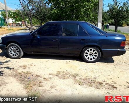 Синий Мерседес Е-Класс, объемом двигателя 2 л и пробегом 0 тыс. км за 1500 $, фото 5 на Automoto.ua