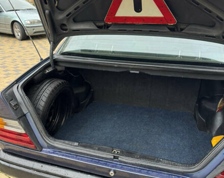 Синий Мерседес Е-Класс, объемом двигателя 2 л и пробегом 390 тыс. км за 1950 $, фото 16 на Automoto.ua