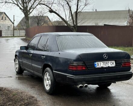 Синій Мерседес Е-Клас, об'ємом двигуна 2 л та пробігом 200 тис. км за 1490 $, фото 4 на Automoto.ua