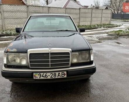 Синій Мерседес Е-Клас, об'ємом двигуна 2 л та пробігом 305 тис. км за 1200 $, фото 4 на Automoto.ua