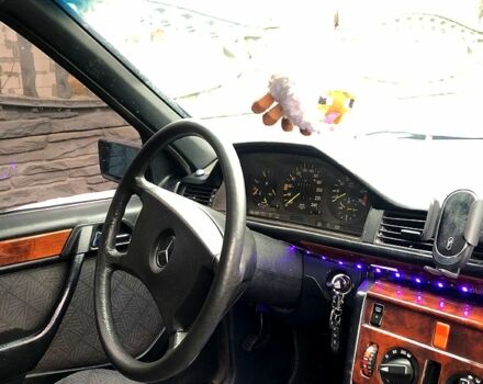 Синий Мерседес Е-Класс, объемом двигателя 2.6 л и пробегом 430 тыс. км за 1200 $, фото 3 на Automoto.ua