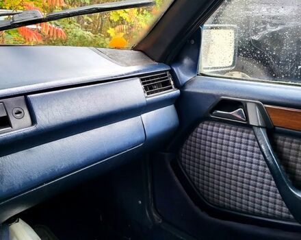 Синій Мерседес Е-Клас, об'ємом двигуна 2.3 л та пробігом 286 тис. км за 2100 $, фото 3 на Automoto.ua