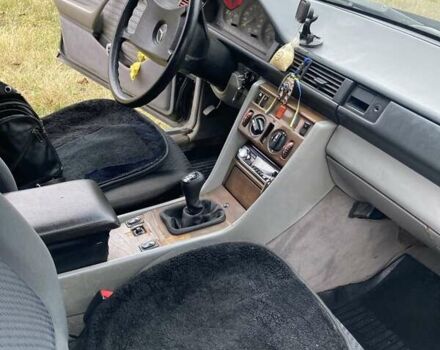 Синій Мерседес Е-Клас, об'ємом двигуна 3 л та пробігом 400 тис. км за 1800 $, фото 10 на Automoto.ua