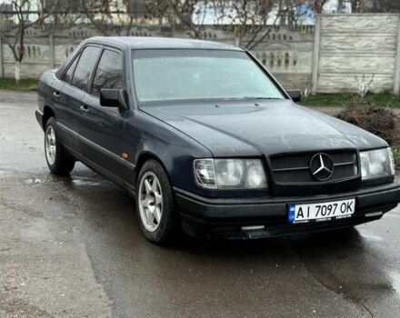 Синій Мерседес Е-Клас, об'ємом двигуна 2 л та пробігом 200 тис. км за 1490 $, фото 1 на Automoto.ua