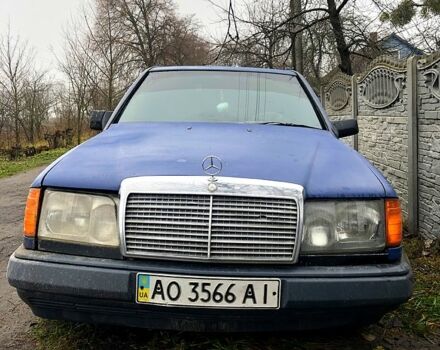 Синий Мерседес Е-Класс, объемом двигателя 2.6 л и пробегом 430 тыс. км за 1200 $, фото 11 на Automoto.ua