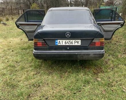 Синій Мерседес Е-Клас, об'ємом двигуна 3 л та пробігом 400 тис. км за 1800 $, фото 2 на Automoto.ua