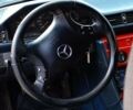 Синий Мерседес Е-Класс, объемом двигателя 2 л и пробегом 420 тыс. км за 1800 $, фото 3 на Automoto.ua