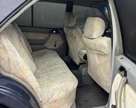 Синій Мерседес Е-Клас, об'ємом двигуна 2 л та пробігом 200 тис. км за 1490 $, фото 8 на Automoto.ua