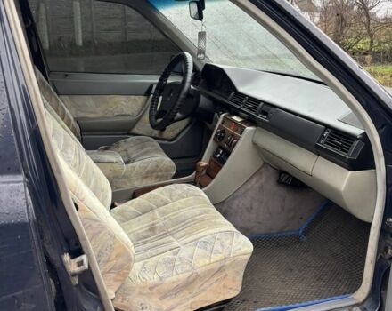 Синій Мерседес Е-Клас, об'ємом двигуна 2 л та пробігом 200 тис. км за 1490 $, фото 7 на Automoto.ua