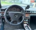 Синій Мерседес Е-Клас, об'ємом двигуна 2 л та пробігом 317 тис. км за 1999 $, фото 10 на Automoto.ua
