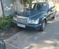 Синий Мерседес Е-Класс, объемом двигателя 2.6 л и пробегом 400 тыс. км за 2700 $, фото 1 на Automoto.ua