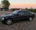 Синий Мерседес Е-Класс, объемом двигателя 2.5 л и пробегом 300 тыс. км за 2199 $, фото 2 на Automoto.ua