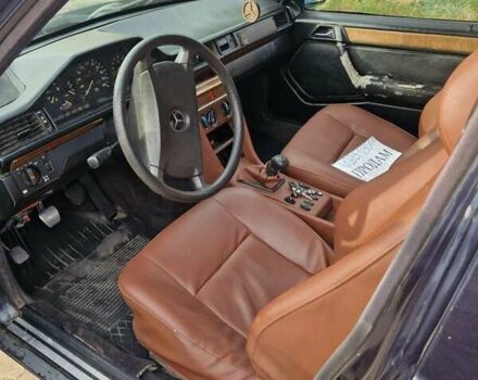 Мерседес Е-Класс 1991 в Болграде на Automoto.ua Синий Мерседес Е-Класс, объемом двигателя 2 л и пробегом 150 тыс. км за 1199 $, фото 3 на Automoto.ua