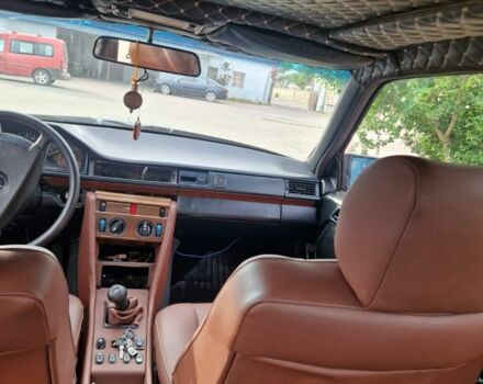 Мерседес Е-Класс 1991 в Болграде на Automoto.ua Синий Мерседес Е-Класс, объемом двигателя 2 л и пробегом 150 тыс. км за 1199 $, фото 2 на Automoto.ua