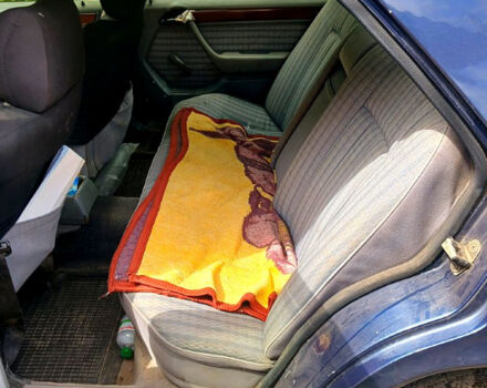 Синій Мерседес Е-Клас, об'ємом двигуна 2 л та пробігом 300 тис. км за 1700 $, фото 4 на Automoto.ua