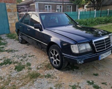 Мерседес Е-Класс 1991 в Болграде на Automoto.ua Синий Мерседес Е-Класс, объемом двигателя 2 л и пробегом 150 тыс. км за 1199 $, фото 1 на Automoto.ua