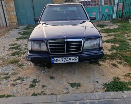 Мерседес Е-Класс 1991 в Болграде на Automoto.ua Синий Мерседес Е-Класс, объемом двигателя 2 л и пробегом 150 тыс. км за 1199 $, фото 5 на Automoto.ua