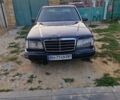 Мерседес Е-Класс 1991 в Болграде на Automoto.ua Синий Мерседес Е-Класс, объемом двигателя 2 л и пробегом 150 тыс. км за 1199 $, фото 5 на Automoto.ua