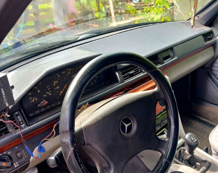 Синій Мерседес Е-Клас, об'ємом двигуна 2 л та пробігом 300 тис. км за 1700 $, фото 3 на Automoto.ua