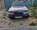 Мерседес Е-Класс 1991 в Болграде на Automoto.ua Синий Мерседес Е-Класс, объемом двигателя 2 л и пробегом 150 тыс. км за 1199 $, фото 4 на Automoto.ua
