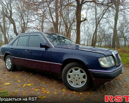 Синий Мерседес Е-Класс, объемом двигателя 2 л и пробегом 0 тыс. км за 1400 $, фото 1 на Automoto.ua