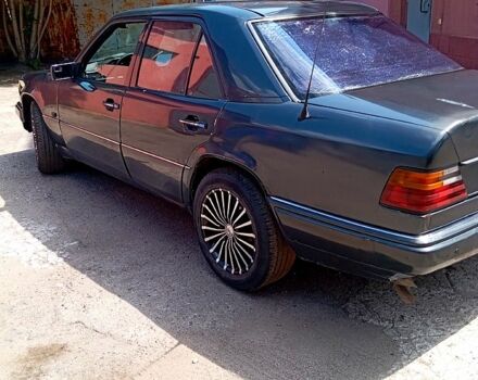 Синий Мерседес Е-Класс, объемом двигателя 2 л и пробегом 230 тыс. км за 1600 $, фото 5 на Automoto.ua