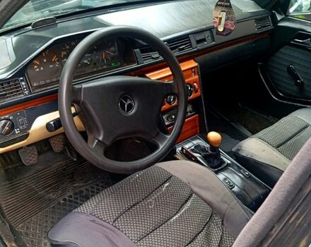 Синий Мерседес Е-Класс, объемом двигателя 2 л и пробегом 230 тыс. км за 1600 $, фото 6 на Automoto.ua