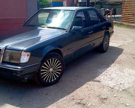 Синий Мерседес Е-Класс, объемом двигателя 2 л и пробегом 230 тыс. км за 1600 $, фото 1 на Automoto.ua