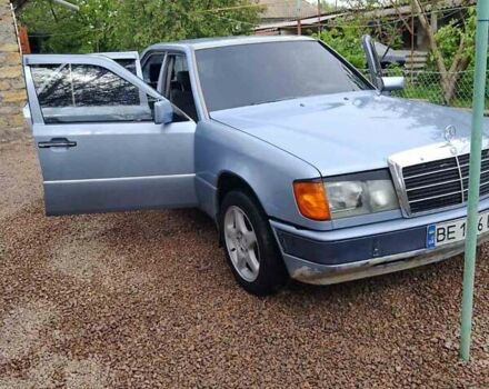 Синий Мерседес Е-Класс, объемом двигателя 2.6 л и пробегом 450 тыс. км за 2300 $, фото 1 на Automoto.ua