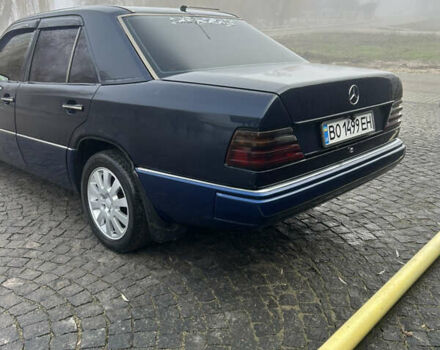 Синій Мерседес Е-Клас, об'ємом двигуна 2 л та пробігом 350 тис. км за 2400 $, фото 4 на Automoto.ua