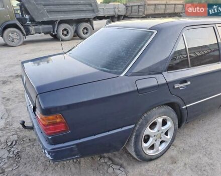 Синий Мерседес Е-Класс, объемом двигателя 2.5 л и пробегом 614 тыс. км за 2700 $, фото 3 на Automoto.ua