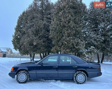 Синий Мерседес Е-Класс, объемом двигателя 2.5 л и пробегом 402 тыс. км за 4500 $, фото 2 на Automoto.ua