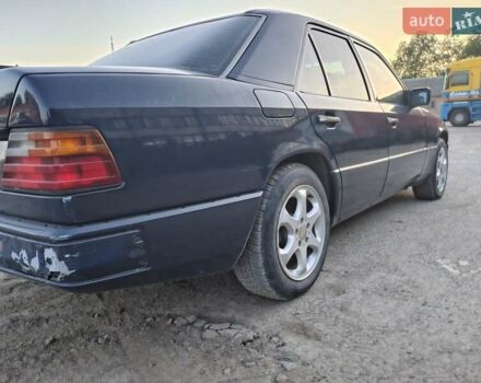 Синий Мерседес Е-Класс, объемом двигателя 2.5 л и пробегом 614 тыс. км за 2700 $, фото 4 на Automoto.ua