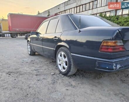 Синий Мерседес Е-Класс, объемом двигателя 2.5 л и пробегом 614 тыс. км за 2700 $, фото 9 на Automoto.ua