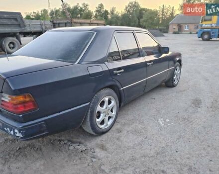 Синий Мерседес Е-Класс, объемом двигателя 2.5 л и пробегом 614 тыс. км за 2700 $, фото 10 на Automoto.ua