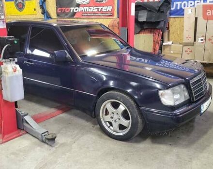 Синий Мерседес Е-Класс, объемом двигателя 2.8 л и пробегом 400 тыс. км за 2800 $, фото 3 на Automoto.ua