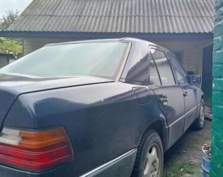 Синий Мерседес Е-Класс, объемом двигателя 2.2 л и пробегом 462 тыс. км за 2550 $, фото 1 на Automoto.ua