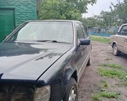 Синий Мерседес Е-Класс, объемом двигателя 2.2 л и пробегом 462 тыс. км за 2550 $, фото 4 на Automoto.ua