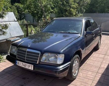 Синий Мерседес Е-Класс, объемом двигателя 2.2 л и пробегом 358 тыс. км за 2200 $, фото 1 на Automoto.ua